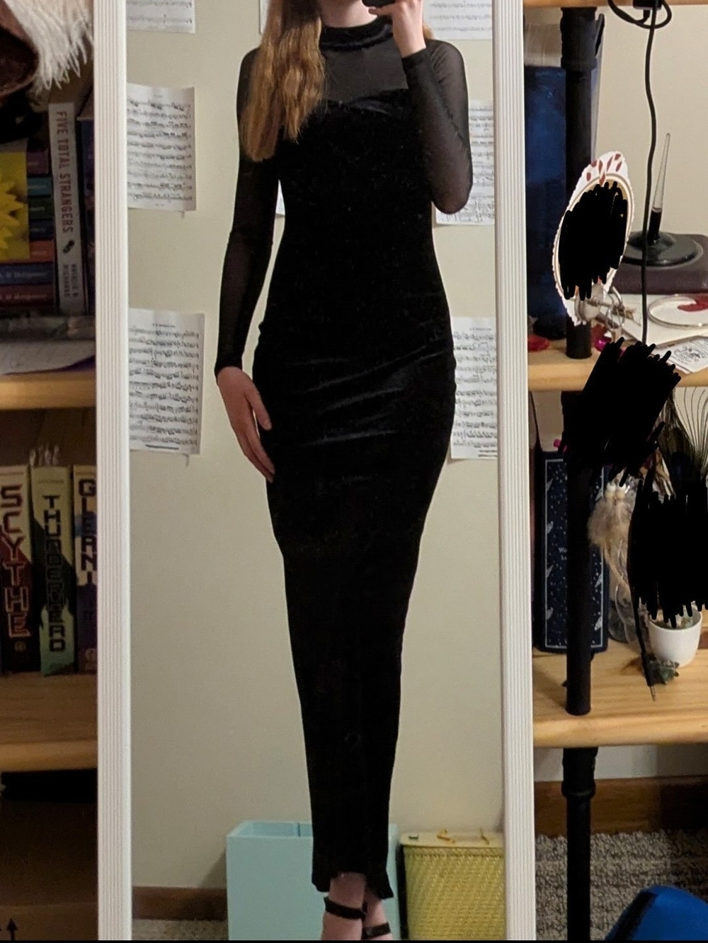 Velvety and mesh dress